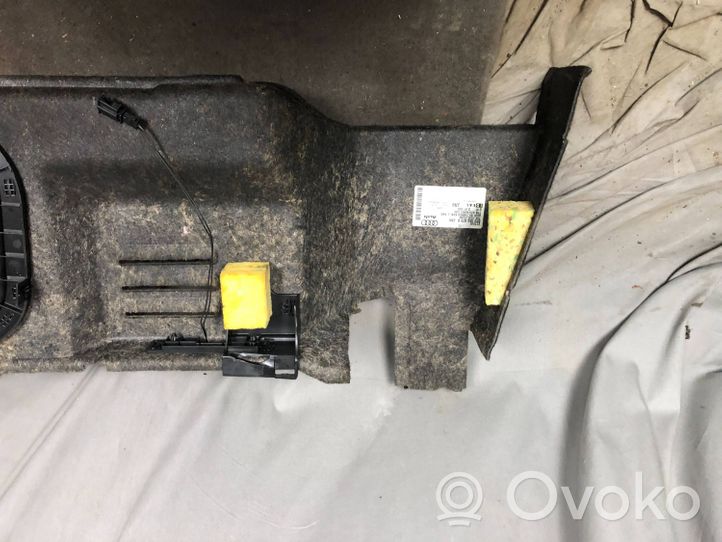 Audi RS5 Dolny panel schowka koła zapasowego 8F0863879B