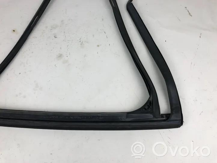 BMW X4 F26 Rivestimento modanatura del vetro della portiera posteriore 