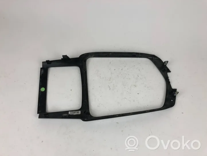 Maserati Levante Hansikaslokeron koristelista 670047725