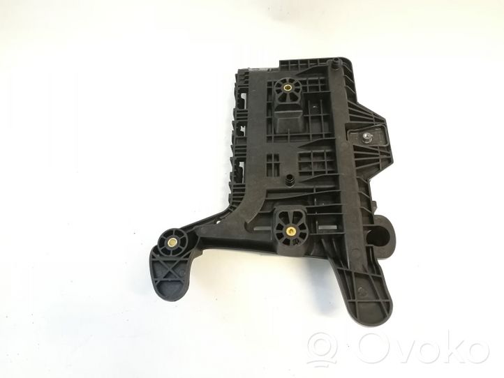 Volkswagen PASSAT B8 Battery box tray 1K0915333H