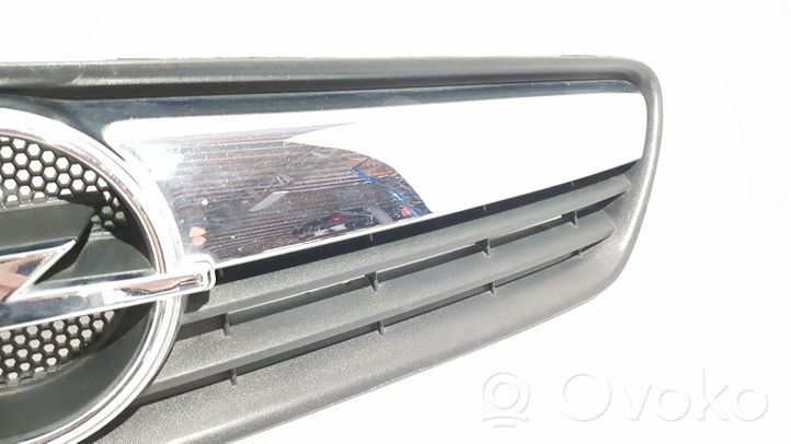 Opel Meriva A Front bumper upper radiator grill 13207140