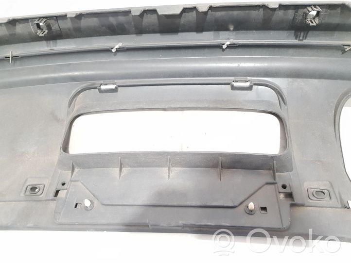 Audi Q3 8U Takapuskurin alaosan lista 8U0807521K