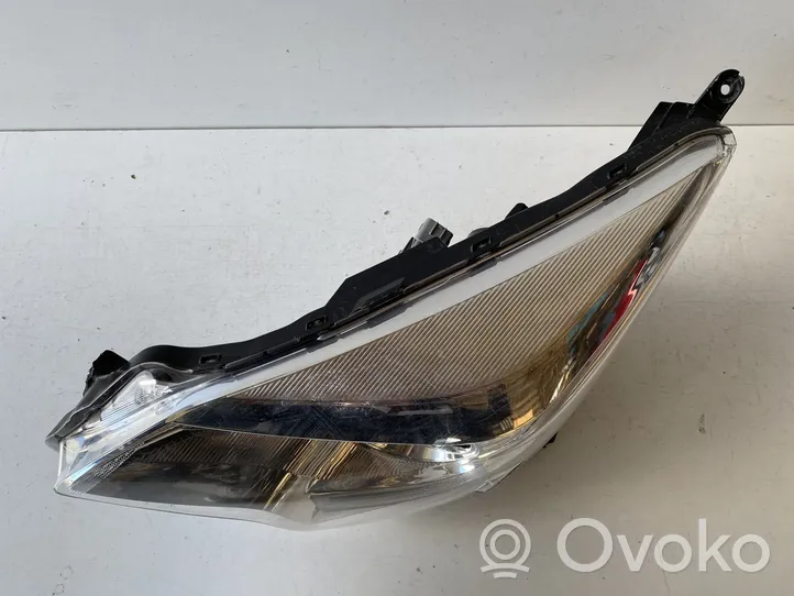 Toyota Verso-S Lampa przednia 8115052K00