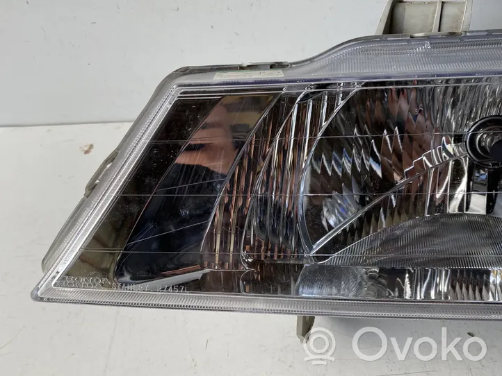 Honda Odyssey Lampa przednia 32912137