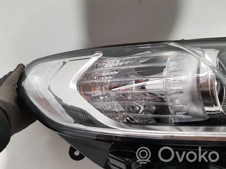 Ford Mondeo MK V Lampa przednia DS7313W029EA