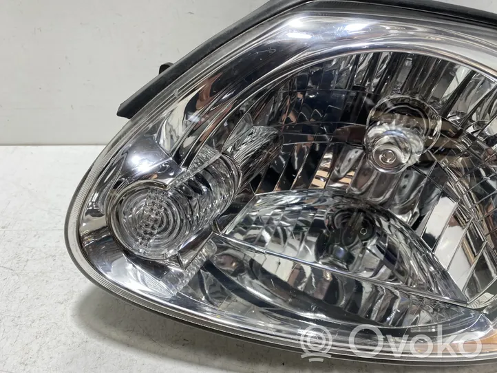 Hyundai Accent Lampa przednia 9210255