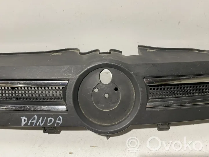 Fiat Panda II Maskownica / Grill / Atrapa górna chłodnicy 735353899