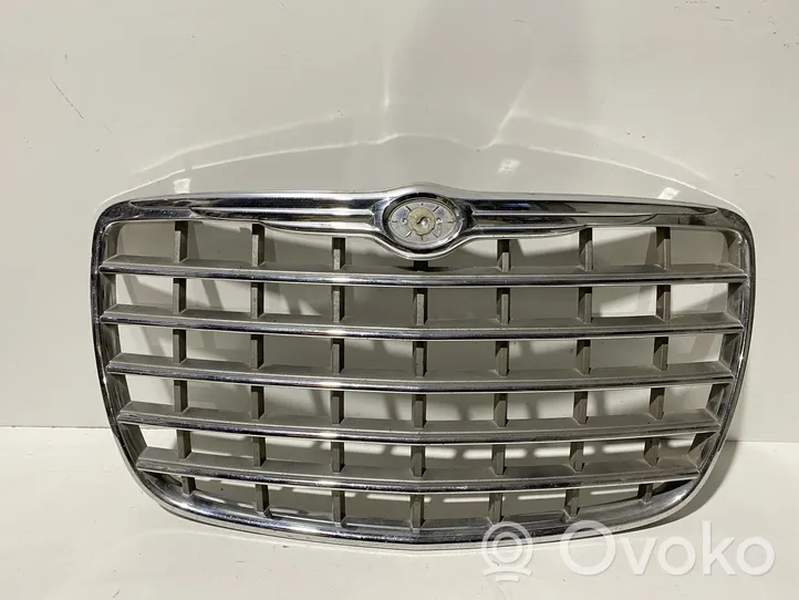 Chrysler 300C Griglia superiore del radiatore paraurti anteriore 04805928A