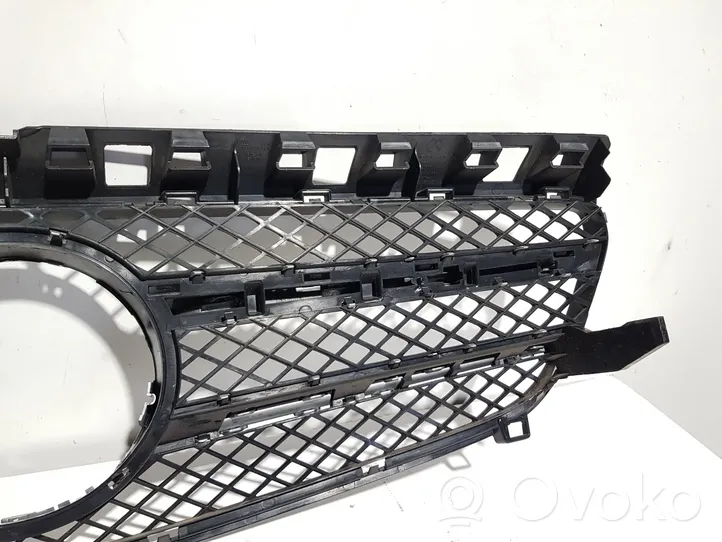 Mercedes-Benz A W176 Maskownica / Grill / Atrapa górna chłodnicy A1768880260