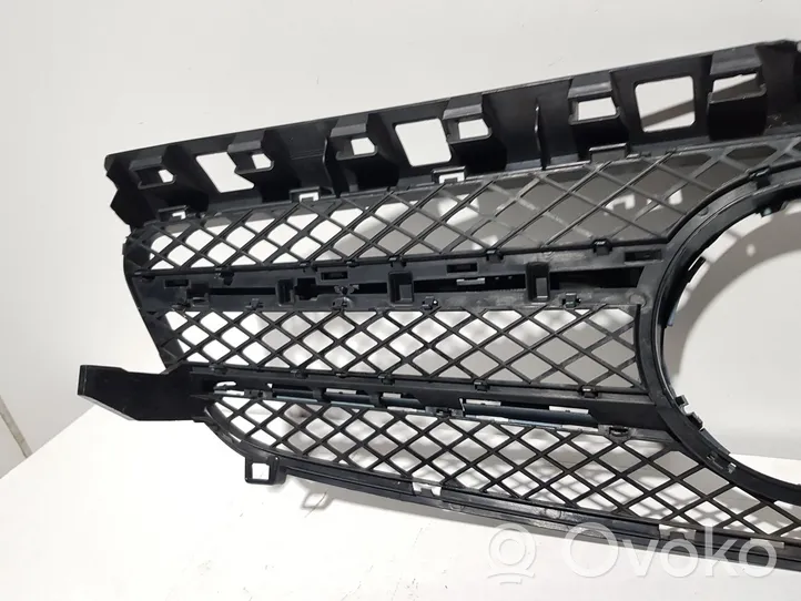 Mercedes-Benz A W176 Maskownica / Grill / Atrapa górna chłodnicy A1768880260