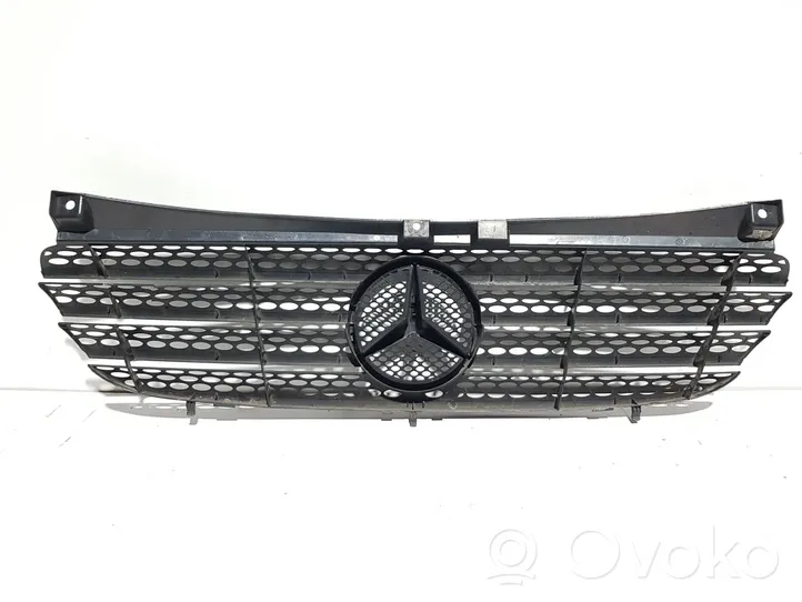 Mercedes-Benz Vito Viano W639 Etupuskurin ylempi jäähdytinsäleikkö A6398800185