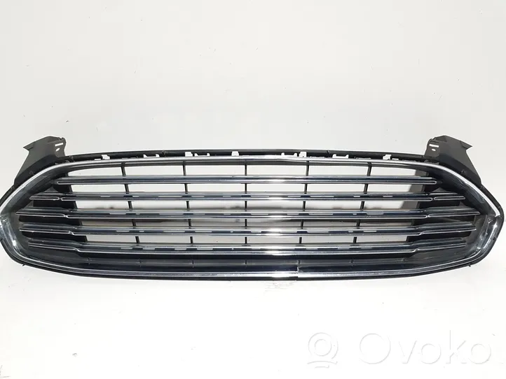 Ford Mondeo MK IV Grotelės viršutinės DS738150J