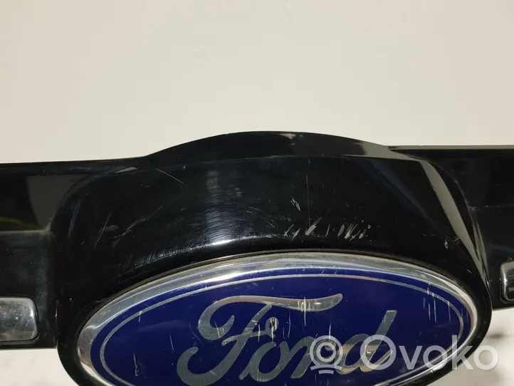 Ford Focus Grille calandre supérieure de pare-chocs avant BM518A113C