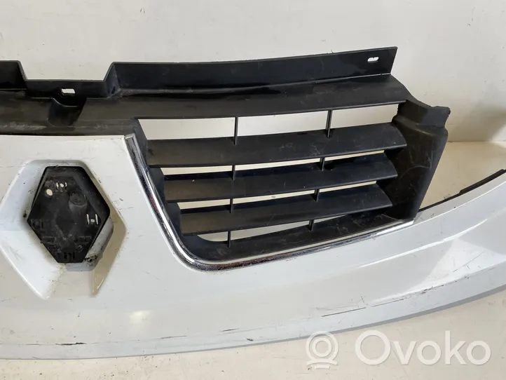 Renault Trafic II (X83) Grille calandre supérieure de pare-chocs avant 623100251R