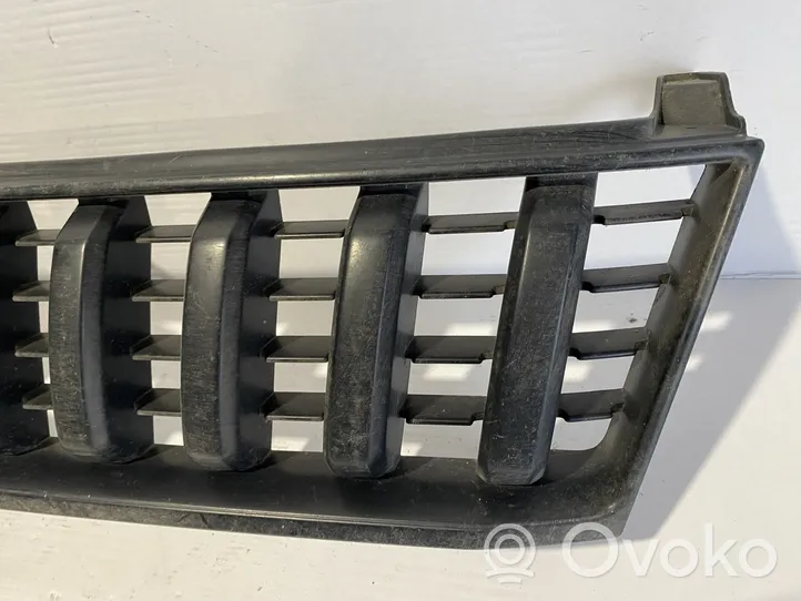 Toyota Land Cruiser (HDJ90) Maskownica / Grill / Atrapa górna chłodnicy 5310060030