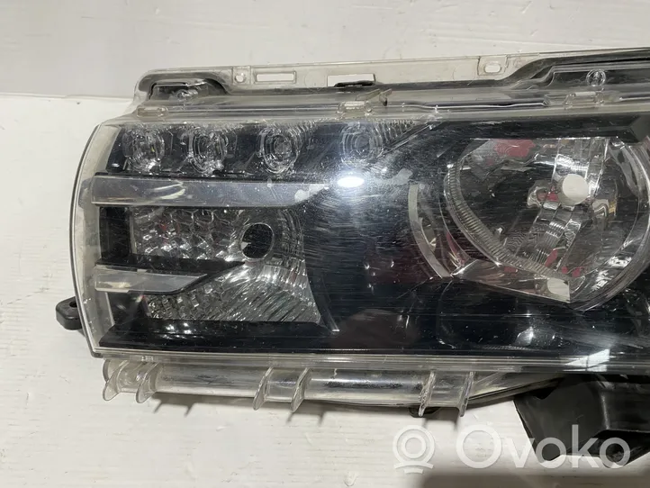 Toyota Corolla E160 E170 Lampa przednia 8115002E70