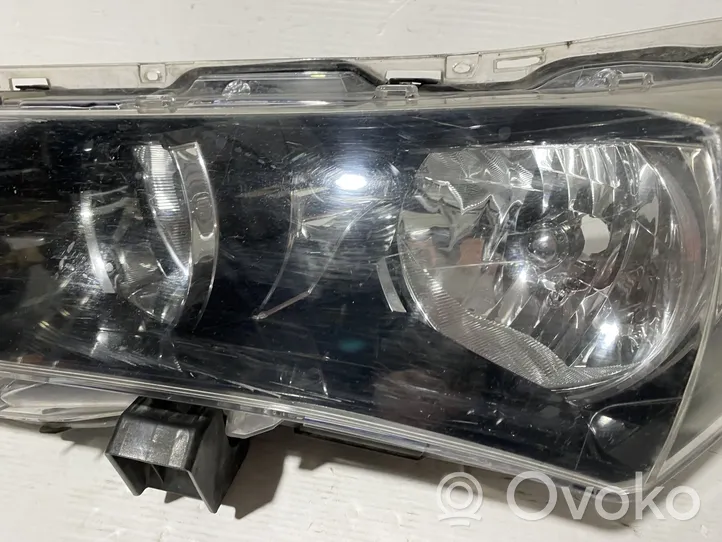 Toyota Corolla E160 E170 Lampa przednia 8115002E70