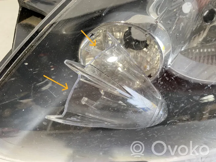 Toyota Aygo AB10 Lampa przednia 811500H010