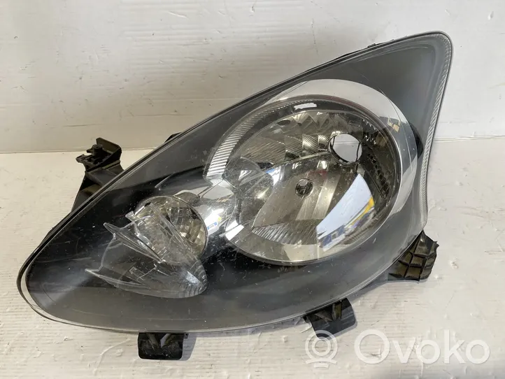 Toyota Aygo AB10 Lampa przednia 811500H010