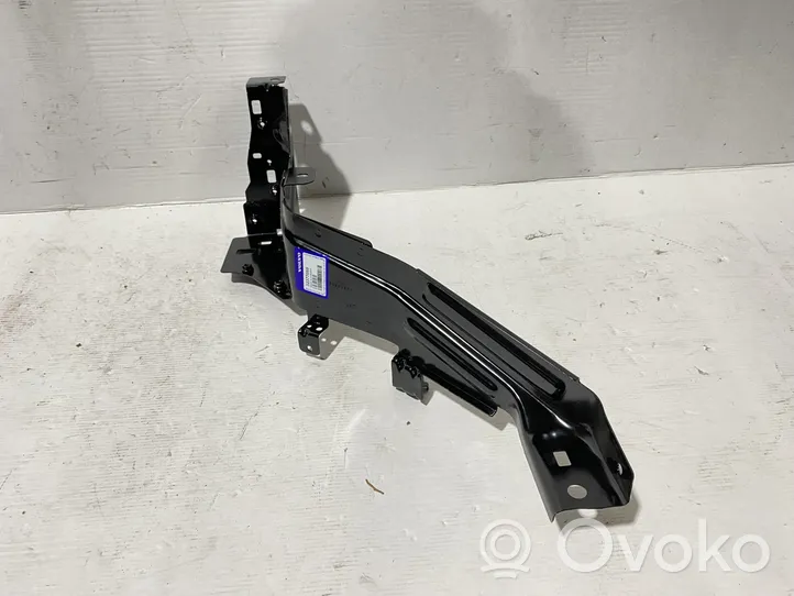 Volvo XC40 Staffa del pannello di supporto del radiatore parte superiore 32377055