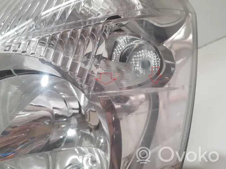 Mercedes-Benz Sprinter W906 Lampa przednia A9068200161