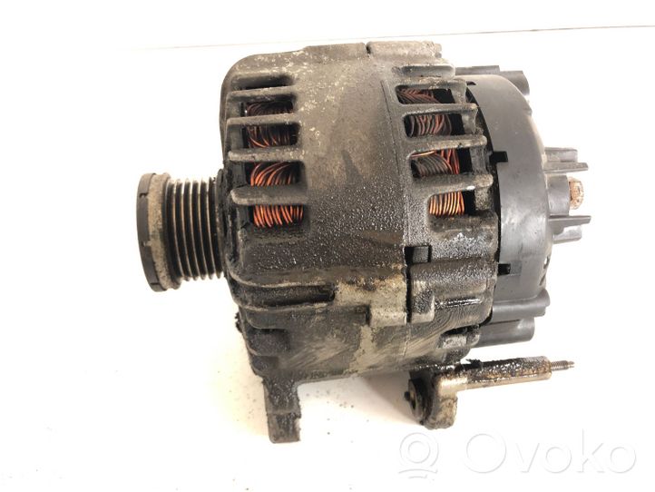 Volkswagen PASSAT B7 Alternator 03C903023T