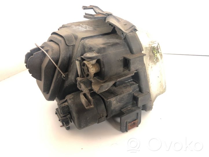 Audi A4 S4 B5 8D Lampa przednia 