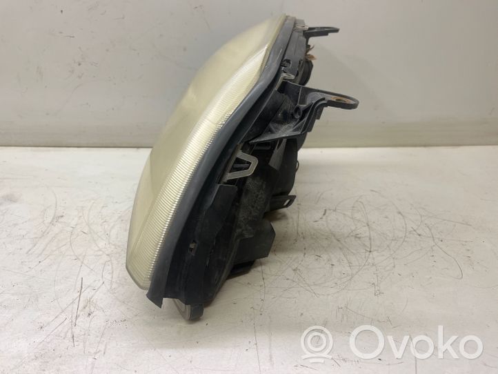 Opel Signum Lampa przednia 15588800