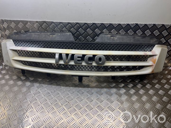 Fiat Iveco Daily Etupuskurin ylempi jäähdytinsäleikkö 