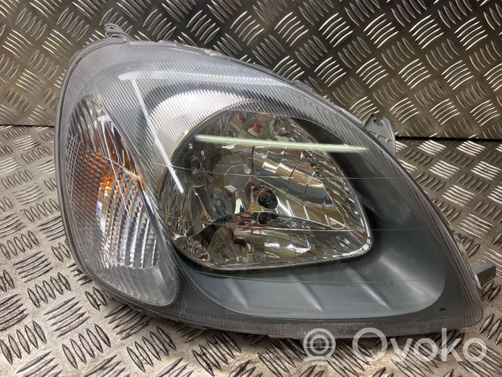 Toyota Yaris Lampa przednia 