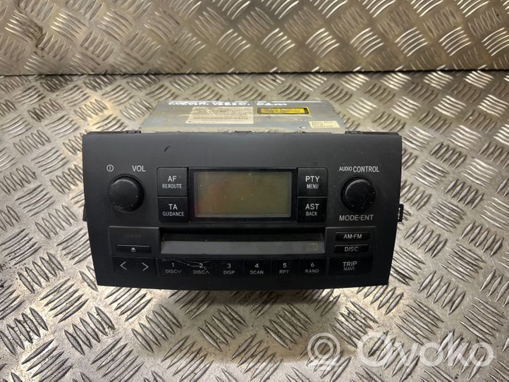 Toyota Corolla Verso E121 Panel / Radioodtwarzacz CD/DVD/GPS 8612013060
