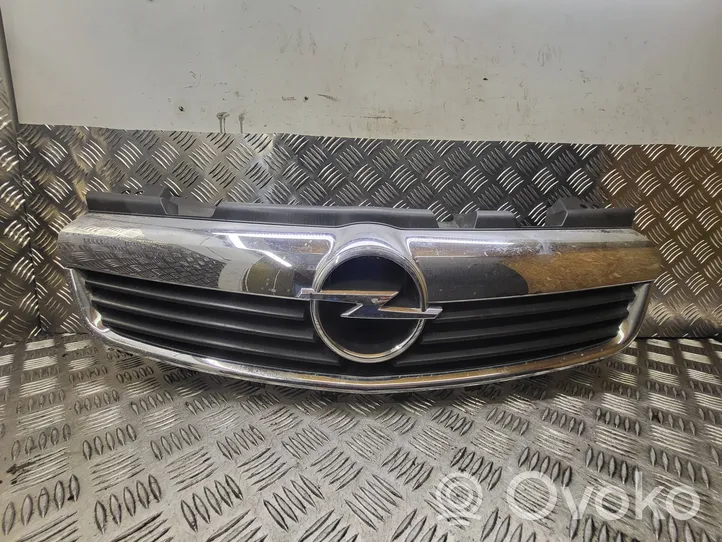 Opel Zafira B Grille calandre supérieure de pare-chocs avant 13136136