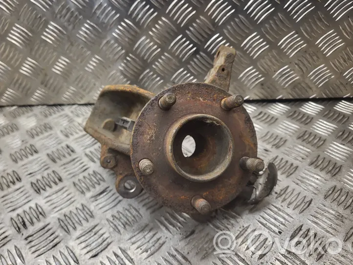 Ford C-MAX I Front wheel hub 18704