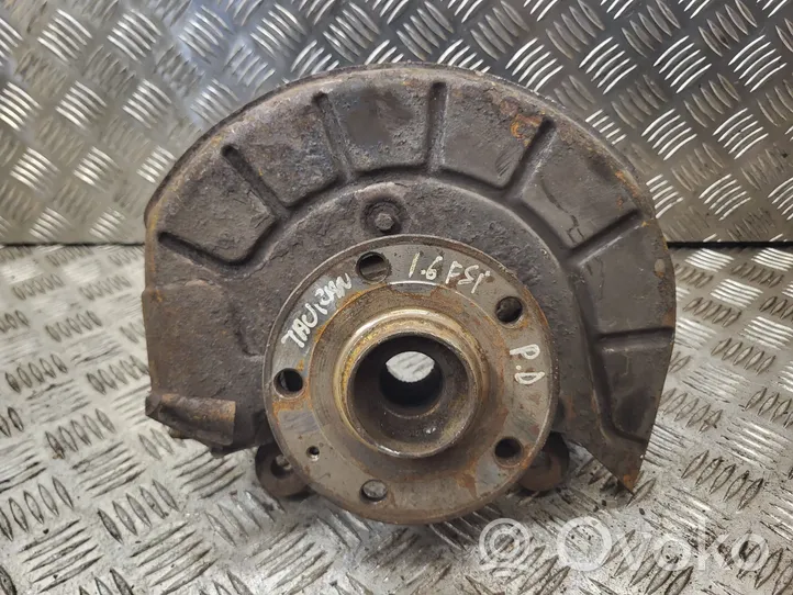 Volkswagen Touran I Front wheel hub 