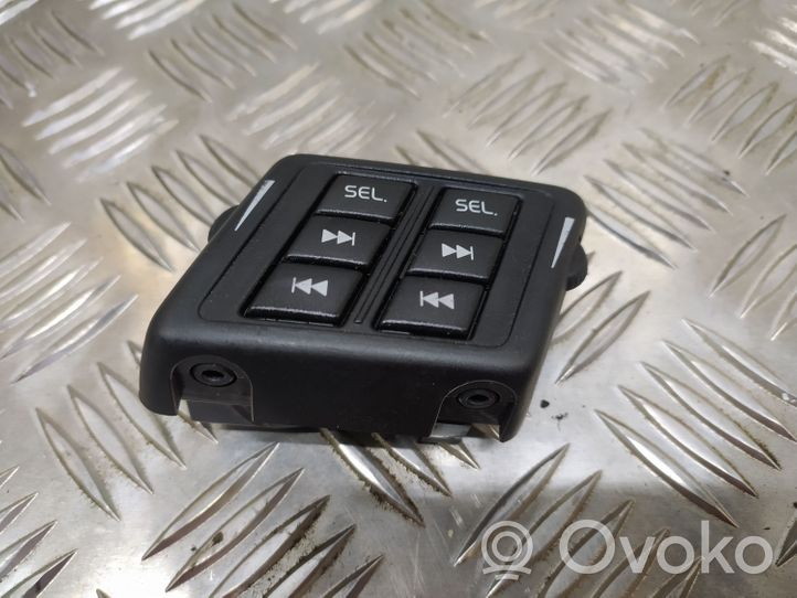 Volvo XC90 Przełącznik / Przycisk kierownicy 8633112