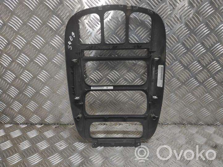 Dodge Caravan Konsola środkowa / Radio / GPS 05009035AA