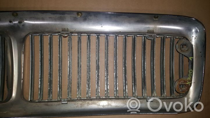 Jaguar XJ X300 Grille calandre supérieure de pare-chocs avant 