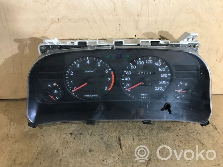 Toyota Corolla E100 Compteur de vitesse tableau de bord 832001E061