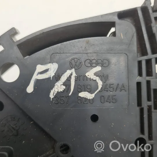 Volkswagen PASSAT B4 Panel klimatyzacji 357819045A