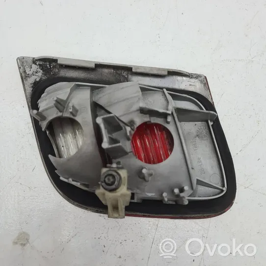 BMW 3 E46 Lampy tylnej klapy bagażnika 6910537