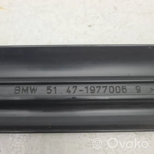 BMW 3 E36 Copertura del rivestimento del sottoporta anteriore 514719770069