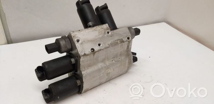 BMW 7 E65 E66 Aktyvaus stabilizatoriaus valdymo/ vožtuvų blokas 37206758704