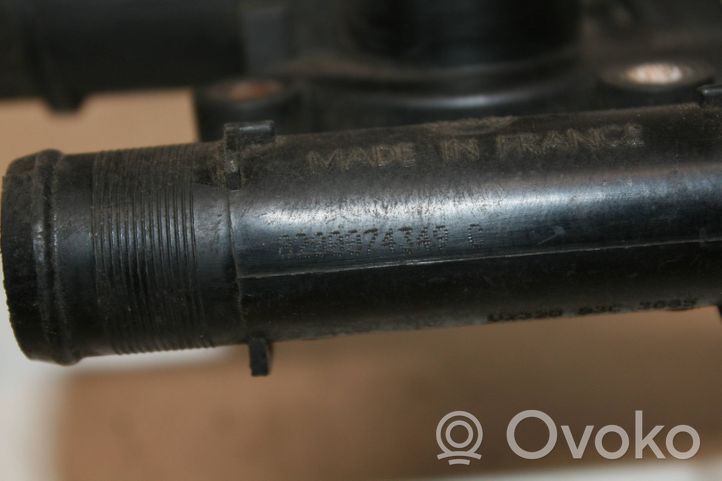 Opel Vivaro Carcasa del termostato 8200074349C