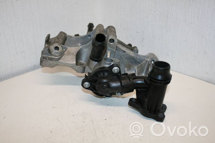 BMW 5 G30 G31 Pompe de circulation d'eau 2805718