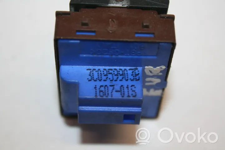 Volkswagen PASSAT B6 Fuel tank opening switch 3C0959903B