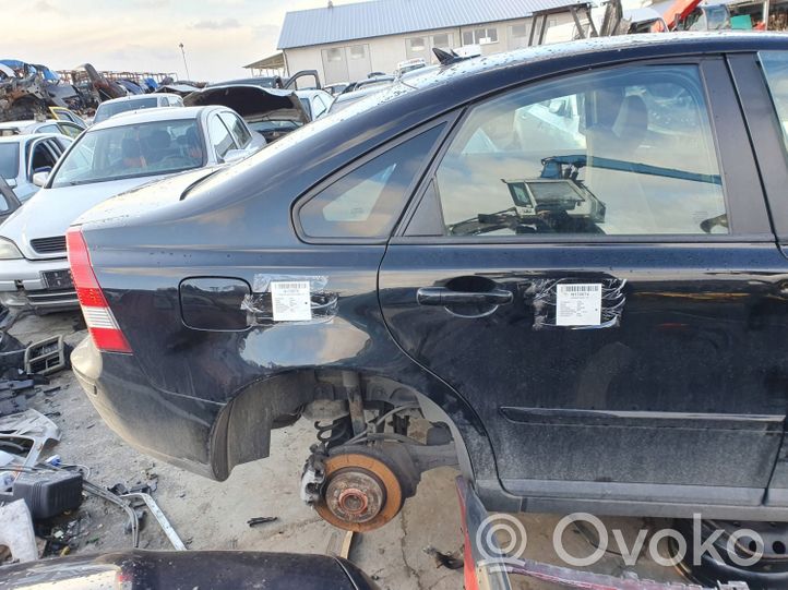 Volvo S40 Задняя четверть 019-00