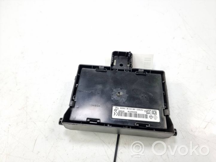 Renault Clio III Module de contrôle carrosserie centrale BCM 8200343734