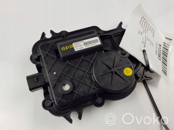 Audi A8 S8 D3 4E Motore per chiusura ammortizzata della porta anteriore 4E0837059