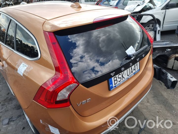 Volvo V60 Задняя крышка (багажника) VOLVO V60 KLAPA 704