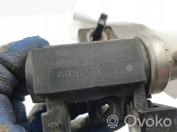 Opel Corsa D Zawór podciśnienia 55558101